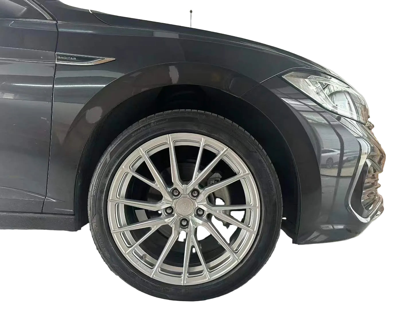 Silver machined face FlowForm wheel with split-spoke design from WheelWorkCustoms WWC 3S055, showcasing the detailed wheel craftsmanship.
