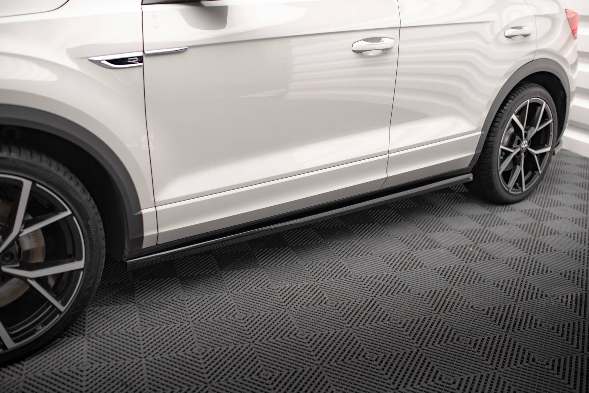 Maxton Design Side Skirts Diffusers Volkswagen T-Roc R / R-Line Mk1 Facelift