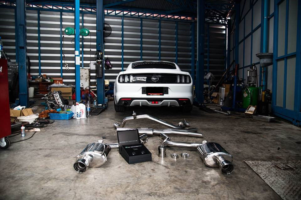 Armytrix High Performance De-Catted Front Pipe Ford Mustang GT MK6 15-17